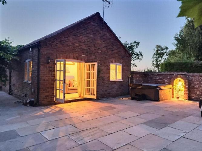 Kexby House Annex Kexby House Annex is a private 2-bedroom escape just 6.5miles from York, complete with a Hot Tub and surrounded by peaceful woodland. Perfect for small families, friends, or couples looking to unwind in style.