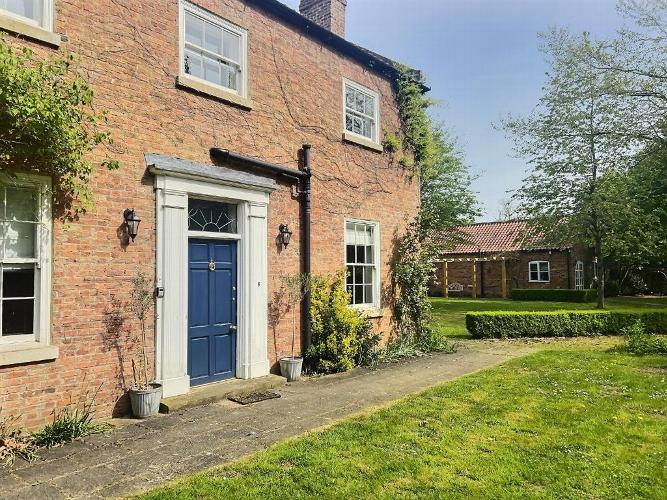 Kexby House Kexby House is a stunning 18th-century Grade II listed Georgian farmhouse with 4 bedrooms and 4 bathrooms